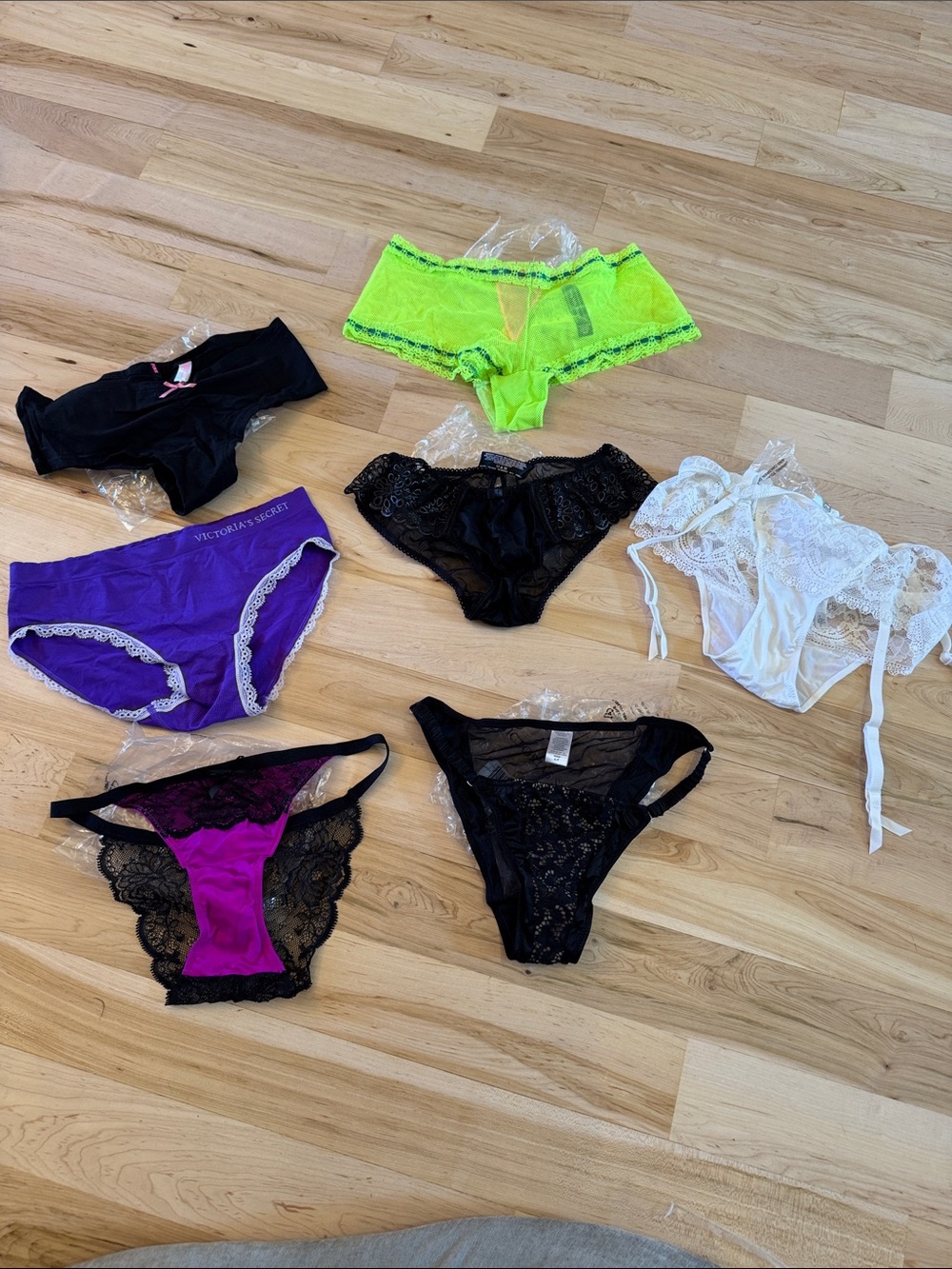 Victoria’s Secret-Y2K-Lace-Sexy-Feminine-Lot of 7-New-S-Panties-Rare